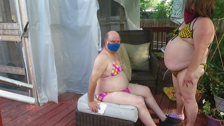 BBW nurse Vicki adventures with friends: La trans bbw DeeDee mette la lozione su Brittney Mistress,...