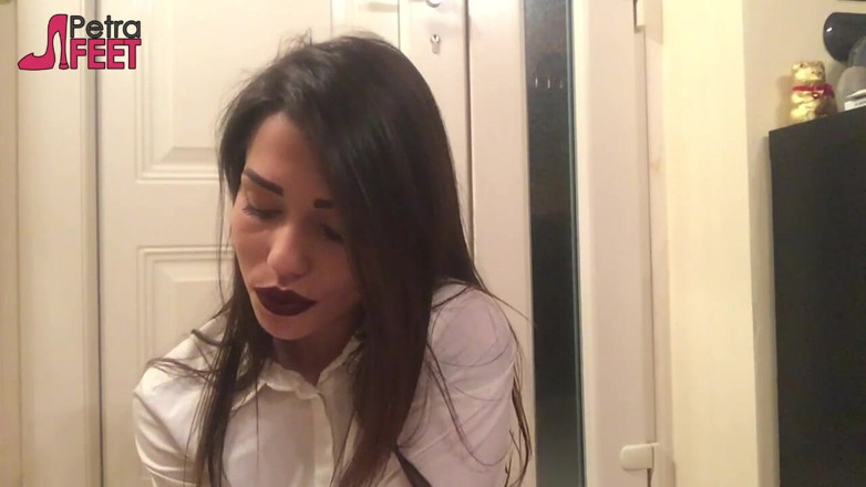 Smokin Fetish: Super sexy Italian girl teasing everyone with her smoking