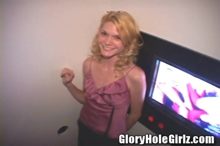 Glory Hole Girlz: Sodomie uniquement - une pute blonde et mince suce des bites...
