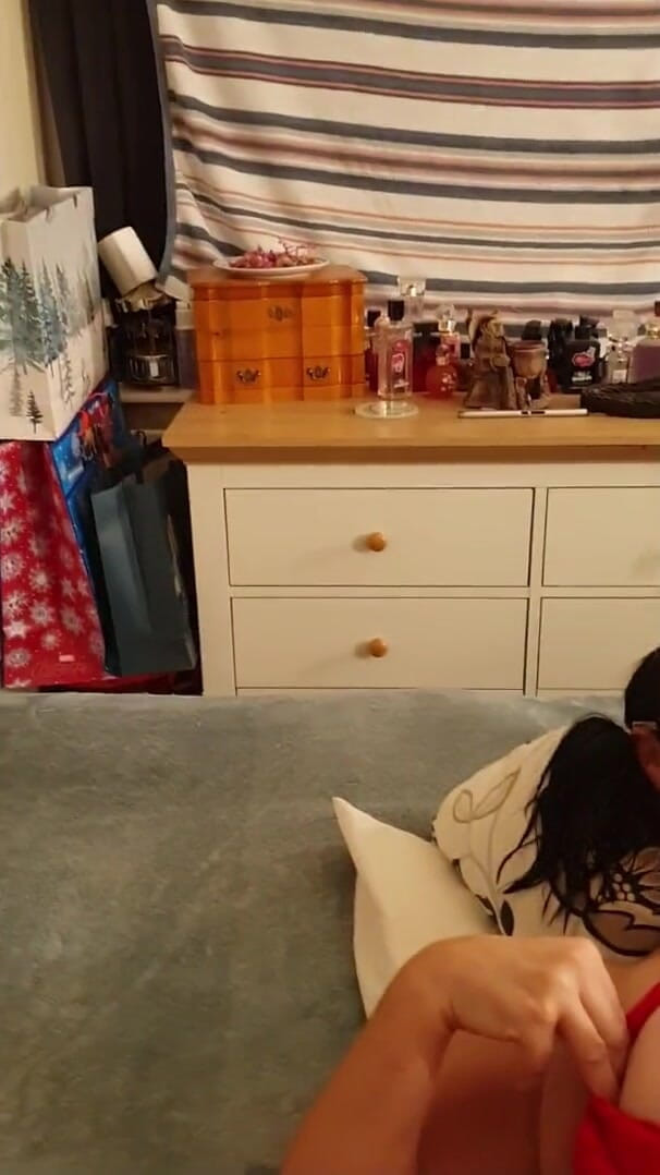 Porn4you413: ตีตูด ตีนม และอุดรูตูดด้วยปลั๊ก