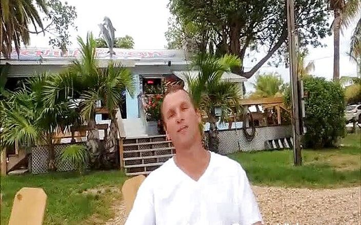 Homegrown Video: Échangisme avec leurs amis à Key Largo