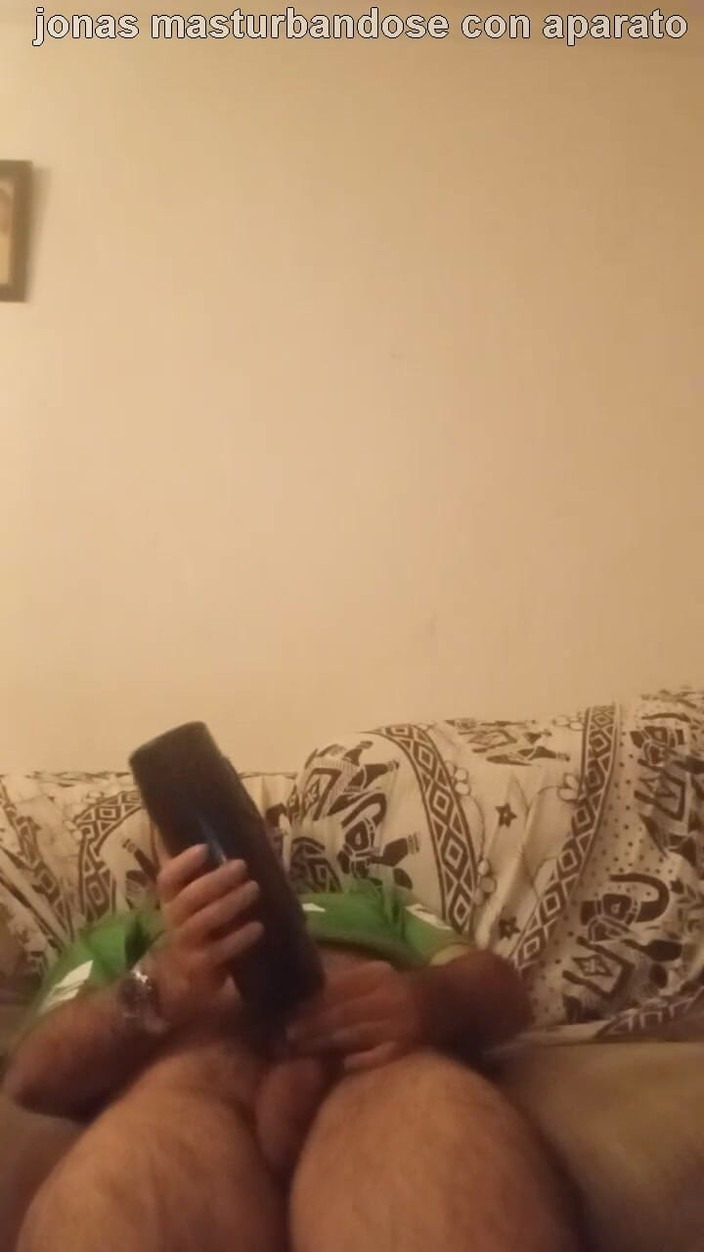 jonasxulo: Jonas masturbându-se cu bribrador