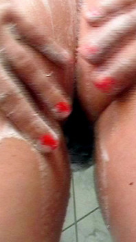 Bea Summer mandi merah