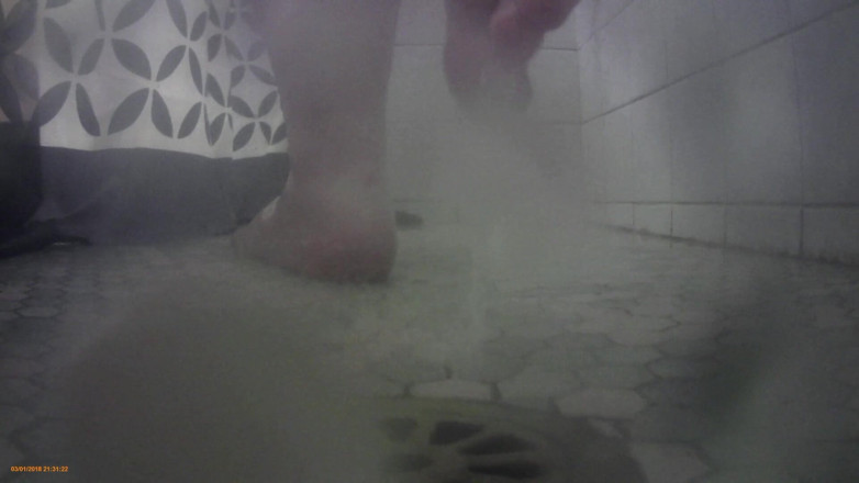 LaLaDelilah: BBW shower feet
