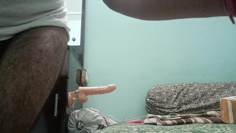 Rajasthani-old-lover: bhaartiy desi aadmi parosi ankal aur dildo vaibretar ke saath...