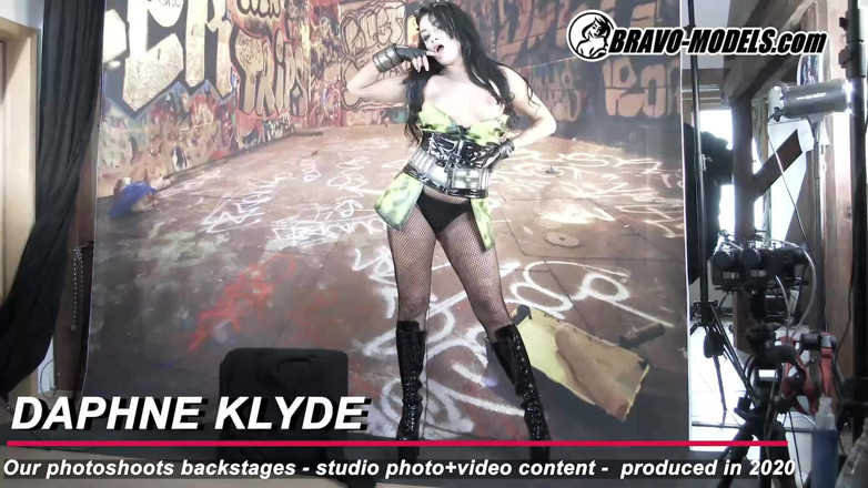 Bravo Models Media: Backstage photoshoot Daphne Klyde - Adult