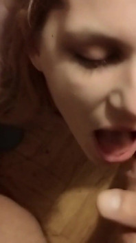 Kompilasi blowjob MILF amatur buatan sendiri dan deepthroat dengan pancutan mani 2024 2