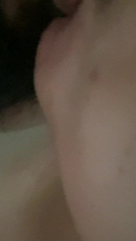 Bacio di labbra ragazza indiana da ragazzo pakistano