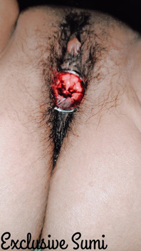 Première insertion de plug anal puis doigtage jusqu’à l’orgasme.