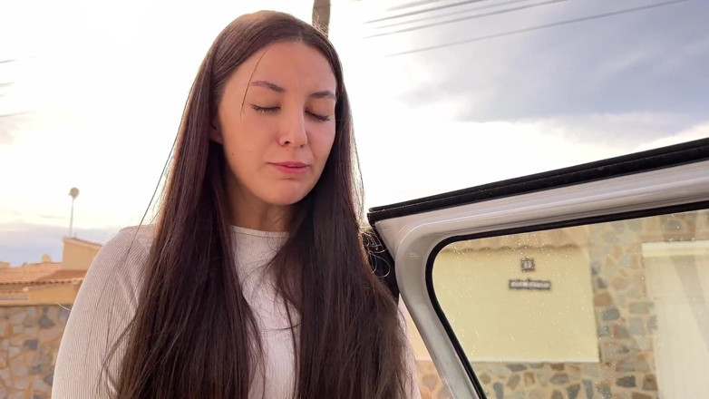 Sugary Kitty: Buurmeisje geeft pijpbeurt aan buurvrouw in de auto om haar...