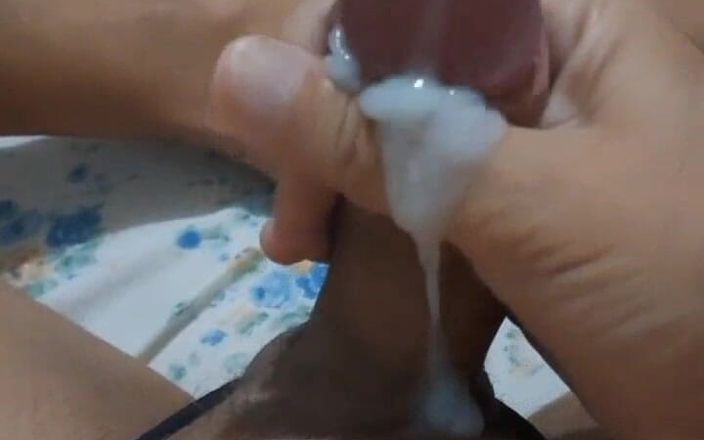 Ladysilvas: Ladysilva si masturba in mutandine che mi arrapano il cazzo...