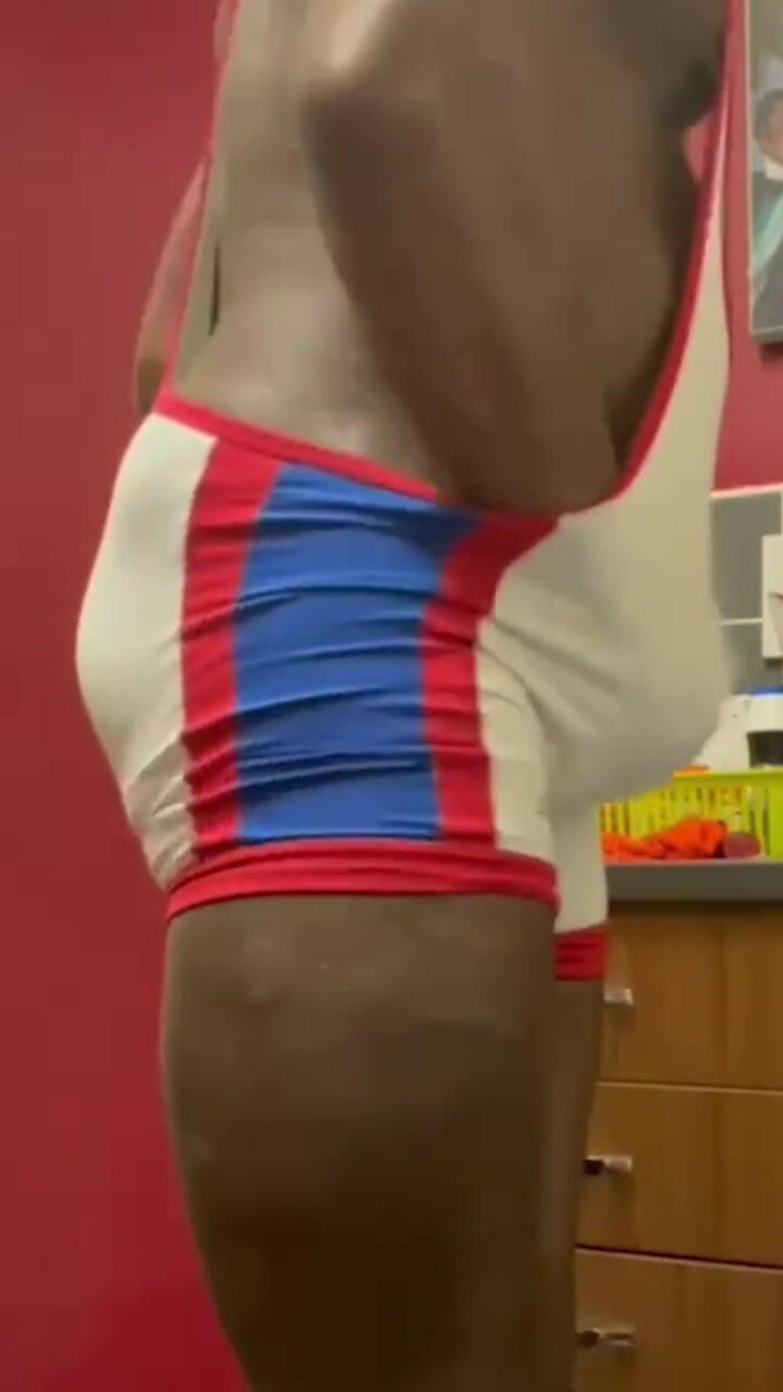 Black mature kinky muscle: Muskelorientierter in Engem Weißem Schwanz, Der Verbal Enthüllt