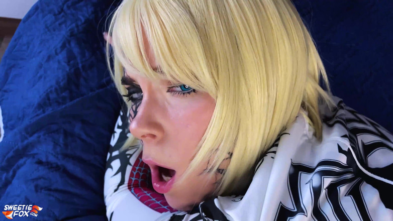 Sweetie Fox: Muscular guy passionate fuck and pussy licking anti-venom cosplay babe