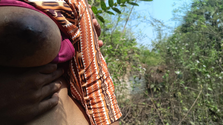 Pushpa studio: Студентські пари насолоджуються траханням на відкритому повітрі