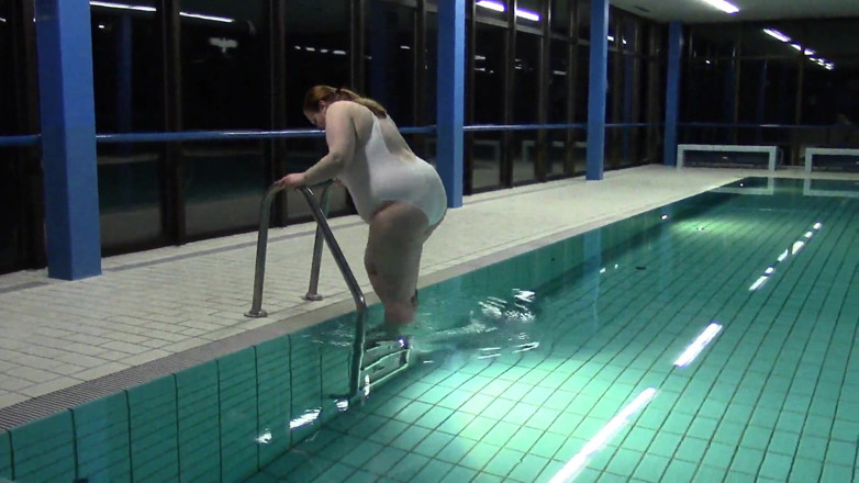 AmateurBBW: Userdate in the Swimming Pool