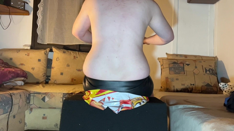 BeachBallsDuo: (cr-4) 12 superhelden beachballen gevleid onder onze vette lichamen!