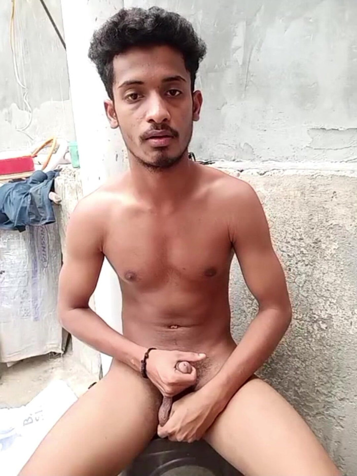 Curlyboy: Indiano jovem com tesão masturbando ejaculação e cuzinho show completo...