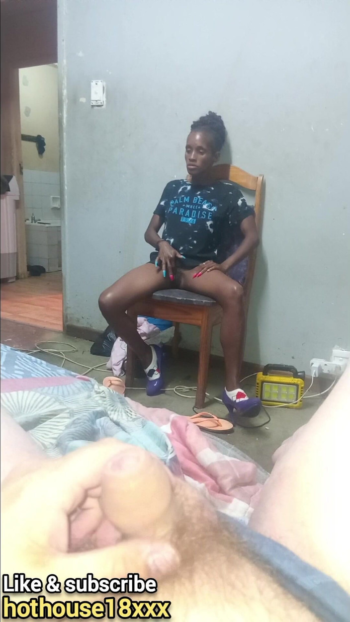 hothouse18xxx: Calda Puttana Gioca Con La Figa E Vibratore Sulla Sedia...