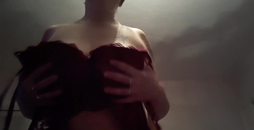 Layla Bird: Smyslný malý klip, na které si sundám podprsenku Oh tak...