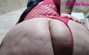 Mommy&#039;s fantasies: रिवर्स काउगर्ल - देखने का बिंदु परिपक्व खूबसूरत विशालकाय महिला, लाल चड्डी में आपको बहकाना