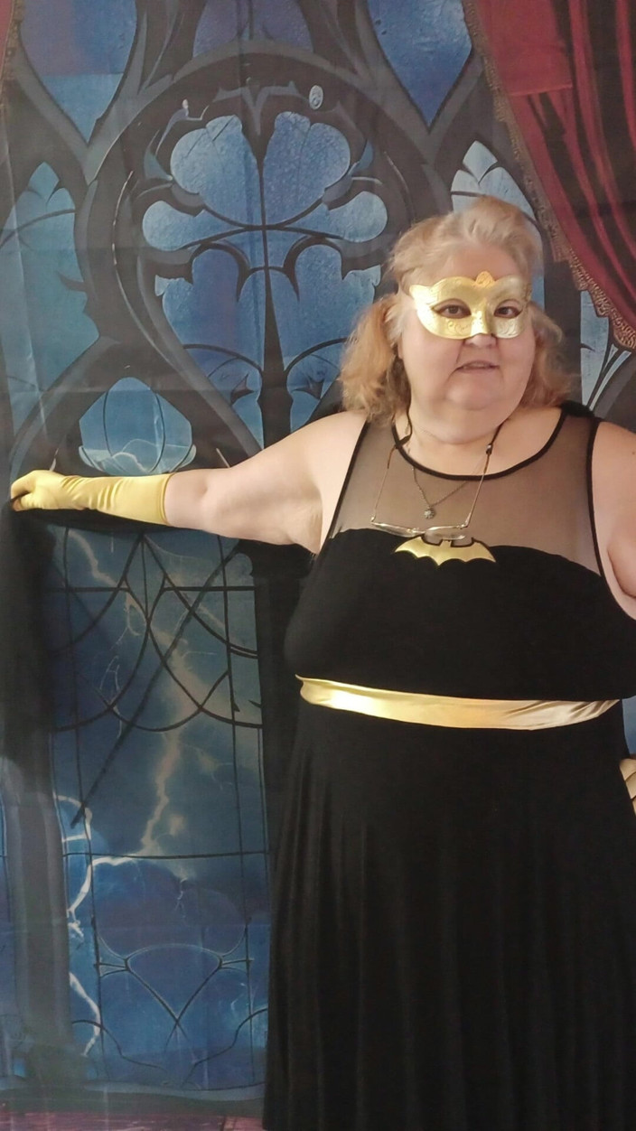 BBW nurse Vicki adventures with friends: Pacarku dan aku berdandan sebagai bat man dan bat girl