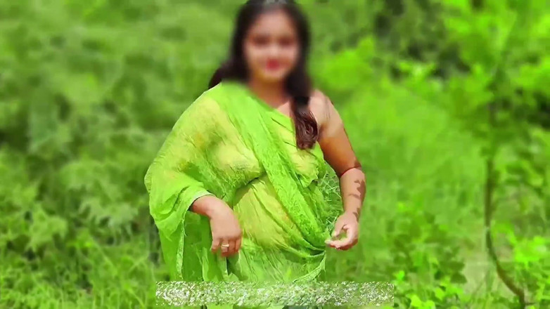 Your_aisha: Chica india del pueblo bañándose en selva y follando su...