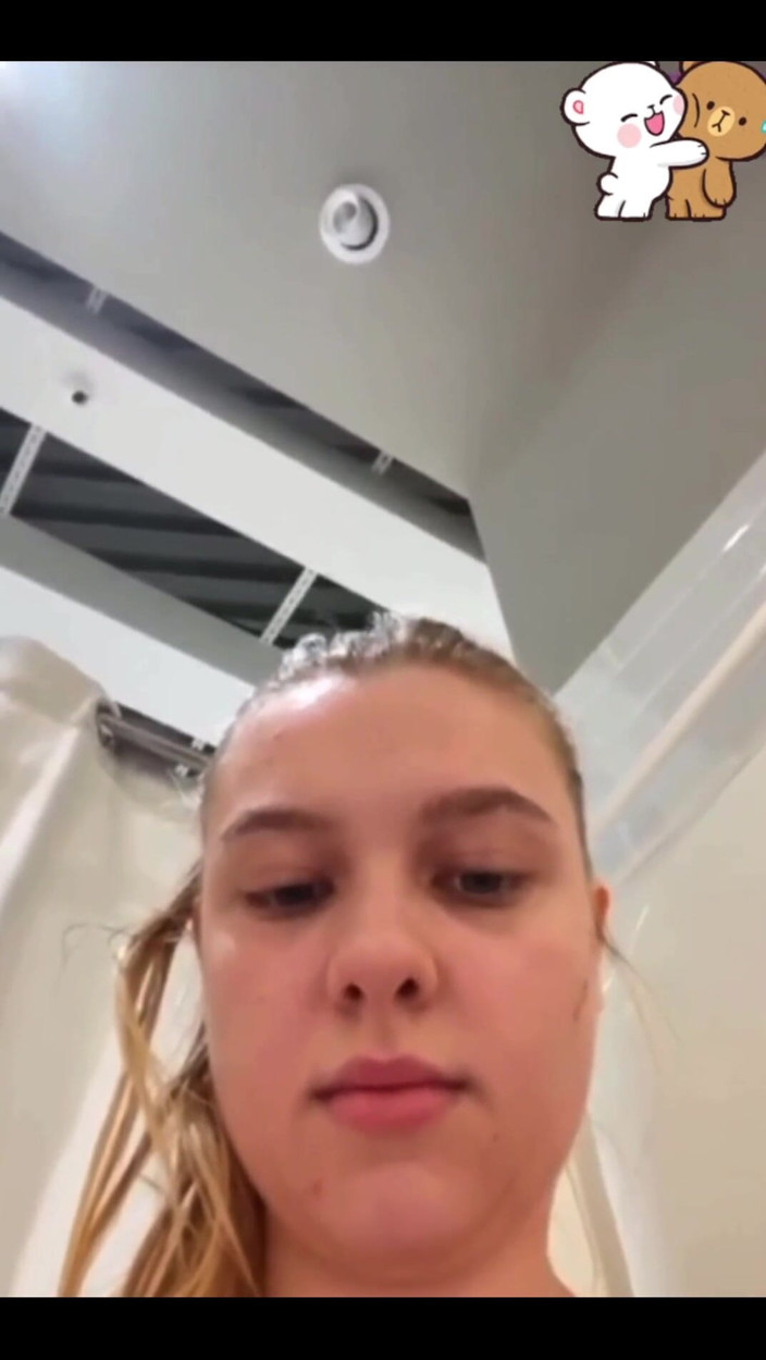 JuiceLussie: Lovense joue dans un centre commercial