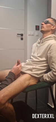 性感的苗条朋友 honza 勾引了巨大的精液