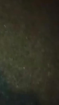 Una puta casada musulmana le chupó la polla a su amante en el aparcamiento y se tragó su semen.