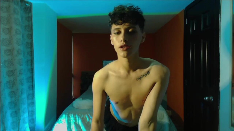 Artesensual: Femboy verführt schatten der sehnsucht