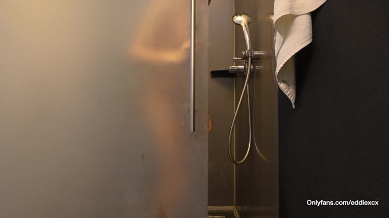 eddiexcxc: Twink in der dusche