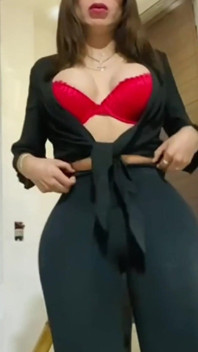 Tetanggaku yang baru datang ke rumahku untuk melihat pakaian sensual yang aku sukai dan berujung muncrat setelah masturbasi bareng aku