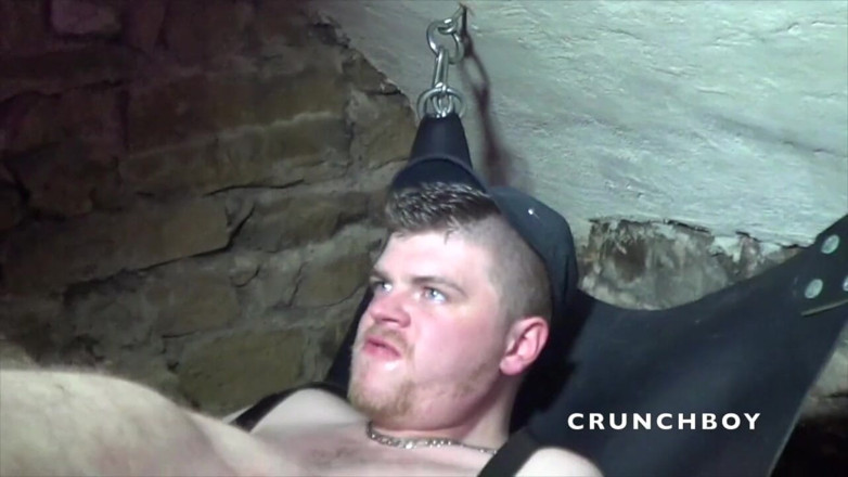 Sneaker gay: Fisting a šousting bez sedla ponížení