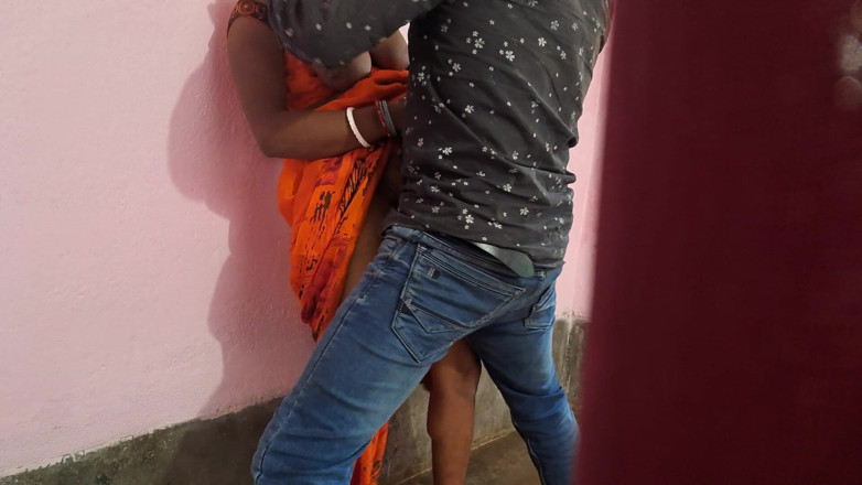 Trilokinath: Belle jeune bhabhi