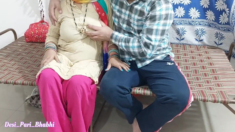 Desi Pari Bhabhi: Hermosa india madrastra tiene coño y culo follada duro por...