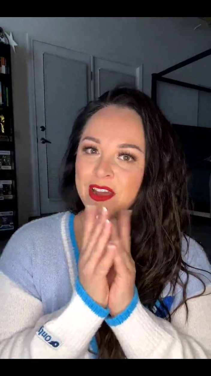 Amanda Thickk: Ahoj světe