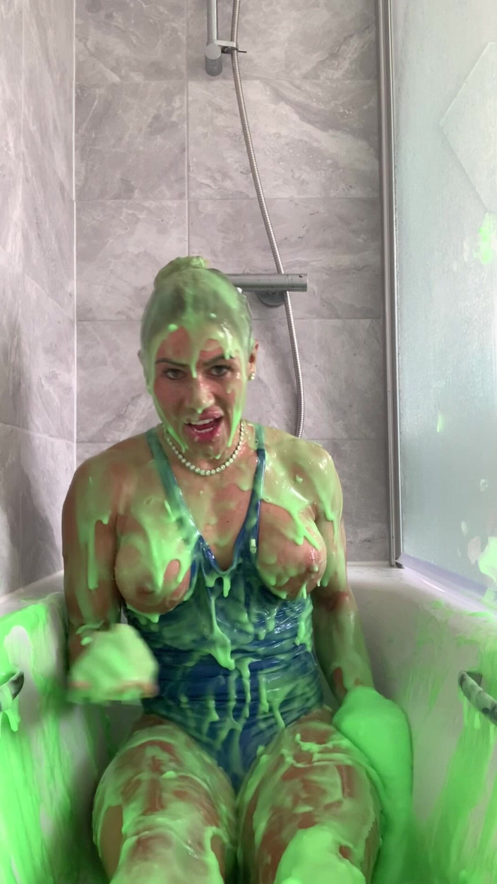 CALLIE ROKS: Gunge dans le bain maillot de bain