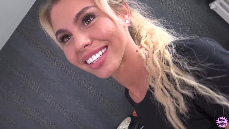 Heavy on Hotties: Flaca rubia bailarina destruida por adorable gorda