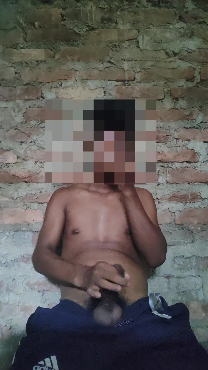 Assamesebodoboy: Twink masturbación en casa