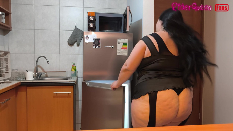 Riderqueen: Adventures of a Traveling Stepmother, Slow Motion Fans Only