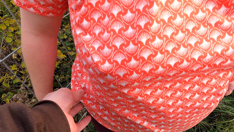 Bouncy Tits Action: Plesnire de țâțe fericite în natură