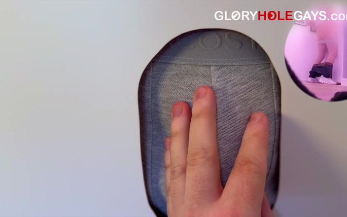 GLORYHOLEGAYS: Gadis kembar 22 tahun crot di lidahku di gloryhole - dan aku...