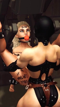 Strap-on in Aktion! Geile lesbische blonde schlampe in fesseln wird hart gefickt