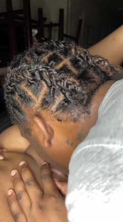 Kendale: Aku lagi asik nyepong dan jilat memek adik tiriku yang...