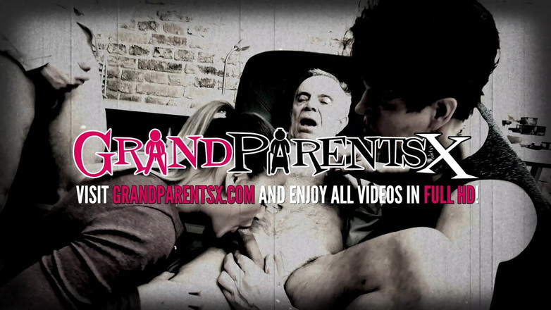 Grandparents X: 成熟したガールフレンド誘惑金髪によってGrandparentsx