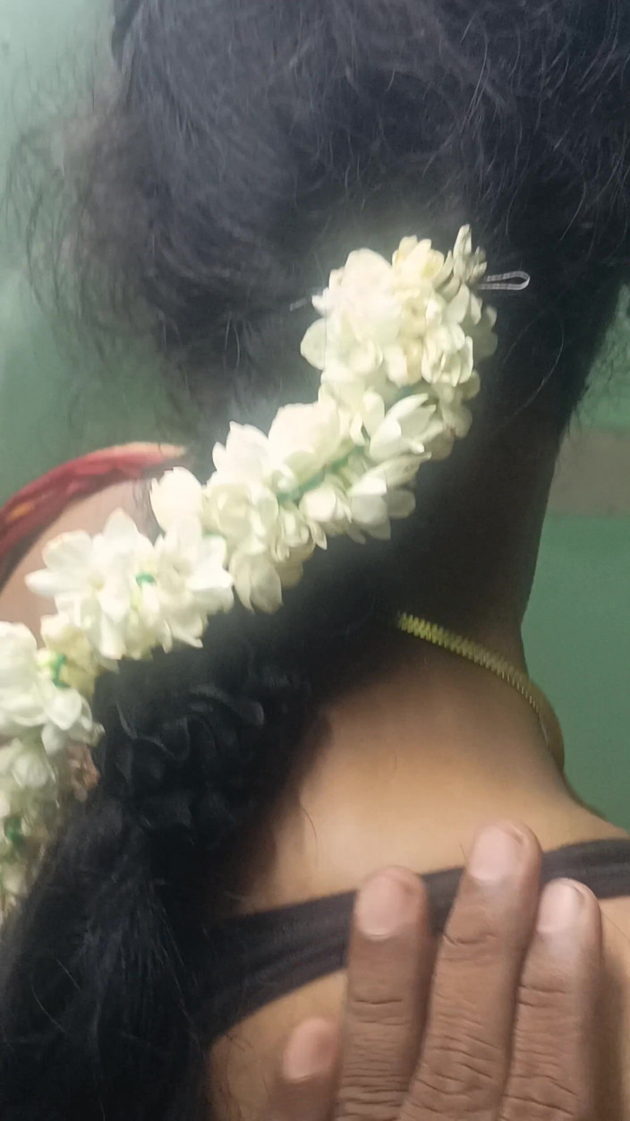Inba: Chennai College Teacher Saree Sanding Romance in Guest House
