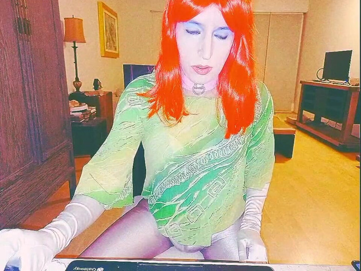 Tammy sissy slave: Tammysissy ช่วยตัวเองและเล่นกับฉี่ของเธอ