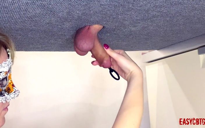 AnnyCandyPainboy: Paní zkoumá a hraje si s předkožkou a močovou trubicí...