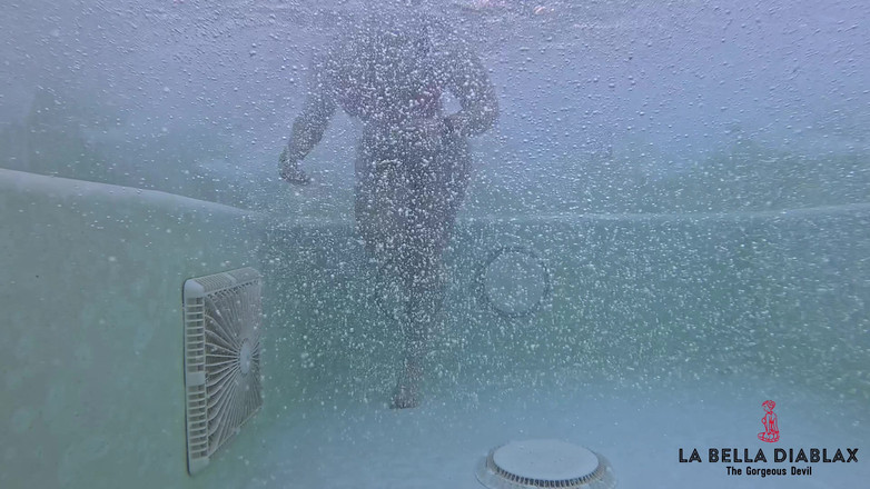 LaBellaDX: Relaxing MILF Jacuzzi Soak with Lofi Melodies