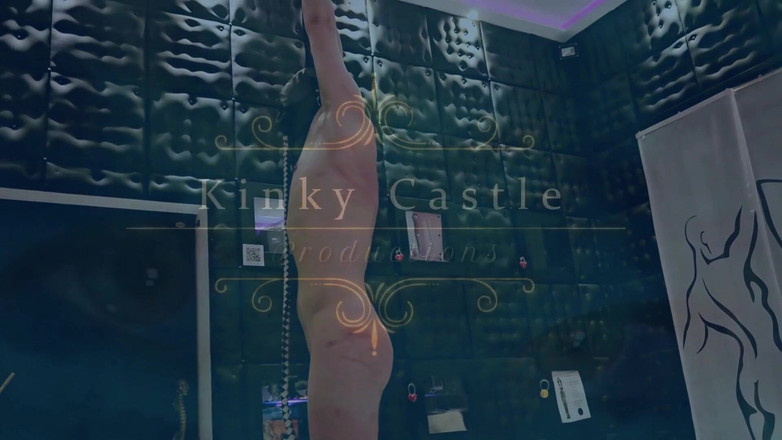 Kinky Castle: Госпожа Luciana повесила на голову экстремальную порку с одним хвостом, часть 2